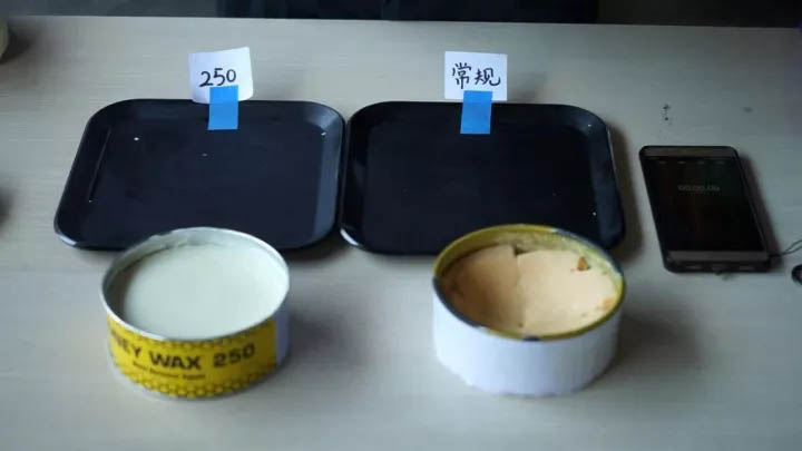 等待模具靜靜放置10-15分鐘，使脫模蠟充分滲透至模具表面