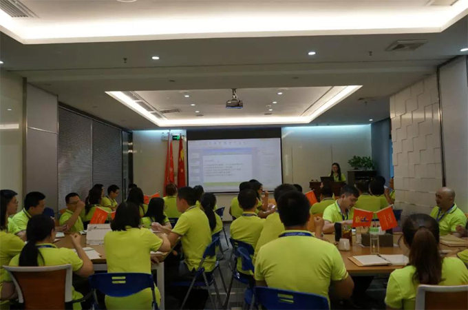 7月13日晚，賴厚平董事長在博皓總部中心會議室給我們進行了關于《客戶價值》的培訓。